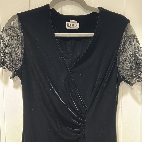 Robbie Bee Velvet and lace black cocktail dress - Picture 2 of 4